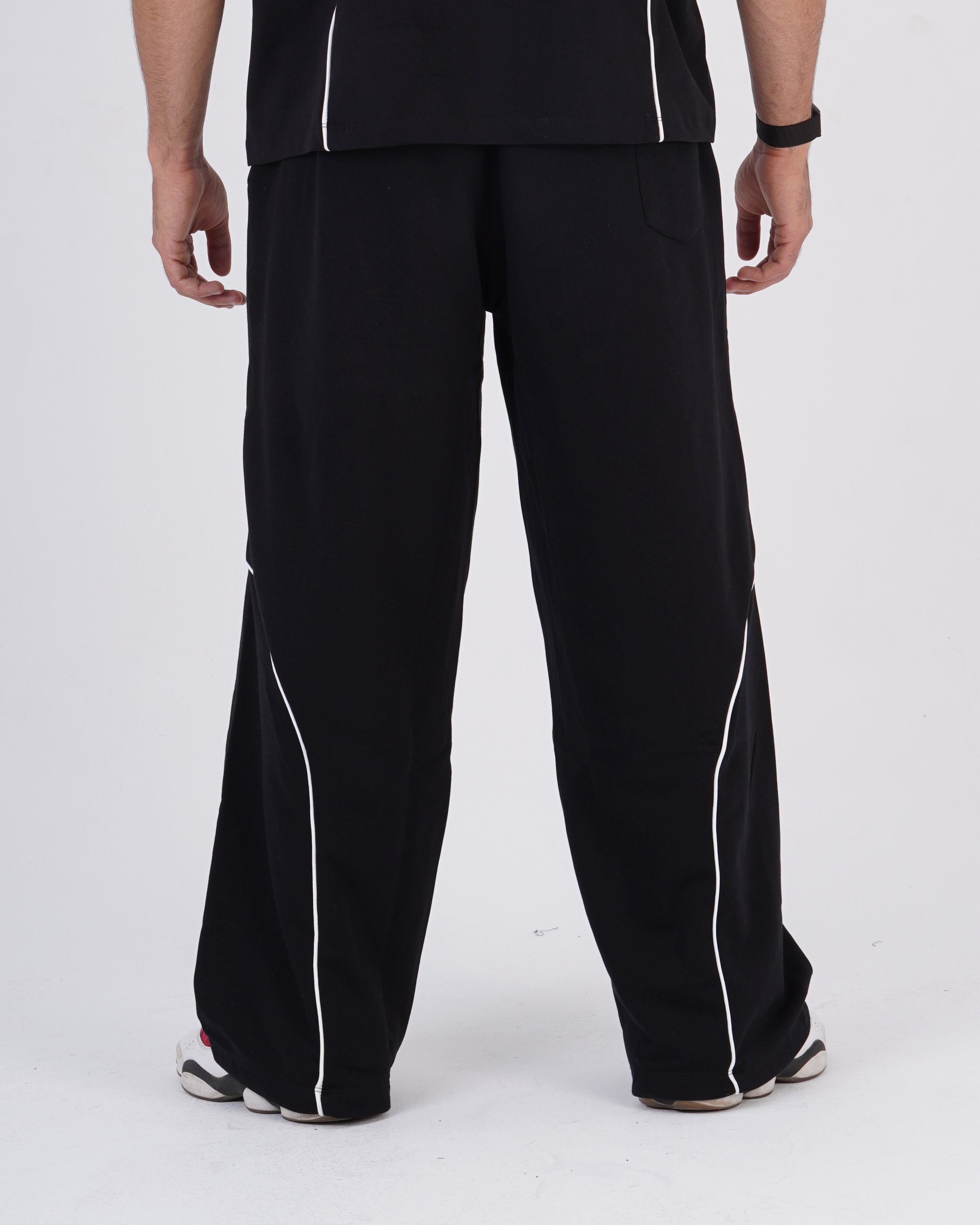 BLACK-SWEATPANTS
