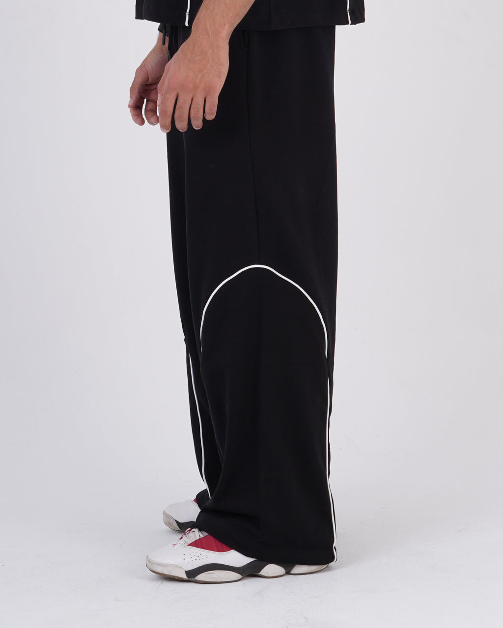 BLACK-SWEATPANTS