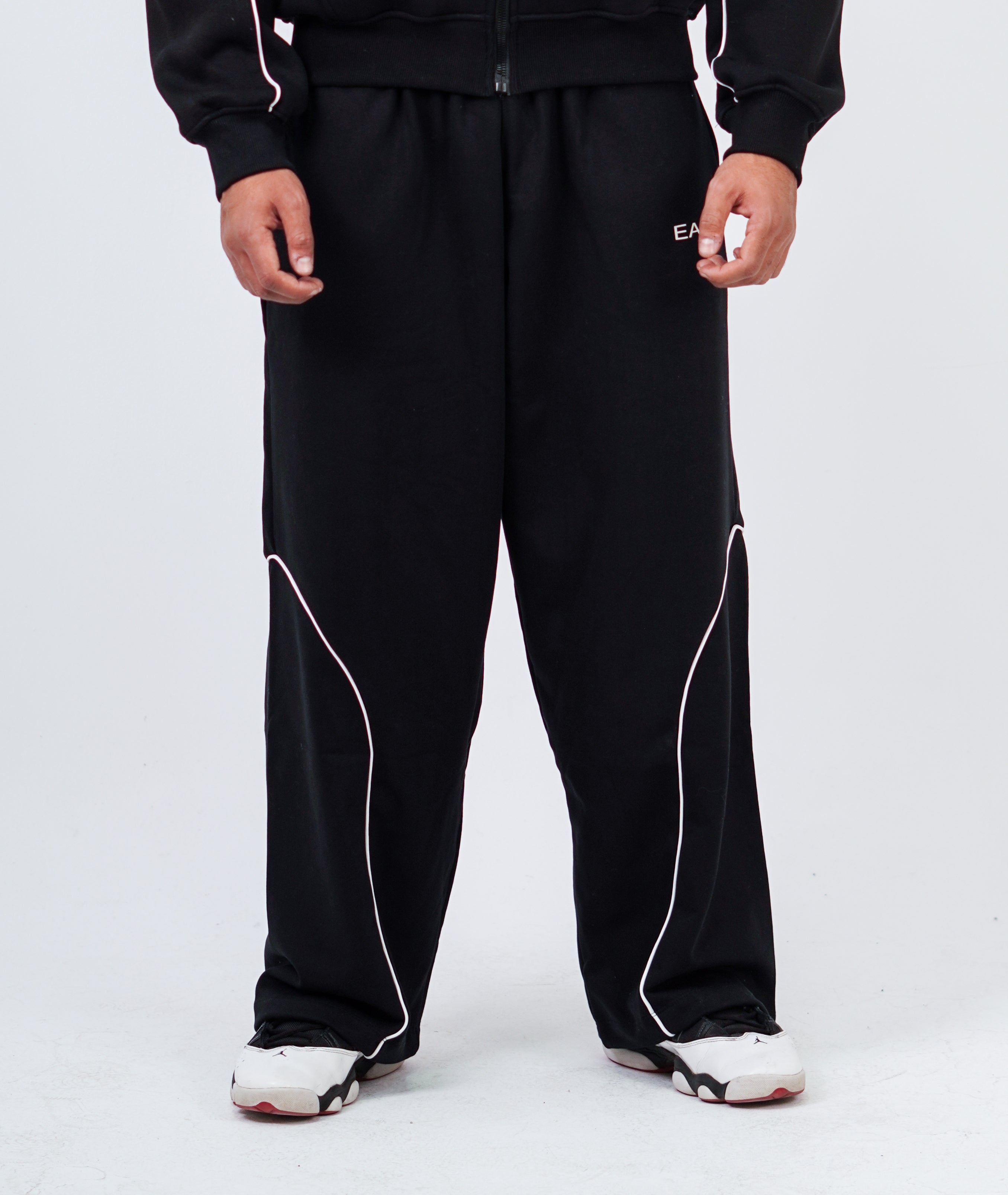 BLACK-SWEATPANTS
